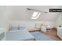 Room to rent in 6-bedroom apartment in Prague - Kiadó