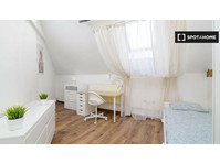 Room to rent in 6-bedroom apartment in Prague - Za iznajmljivanje