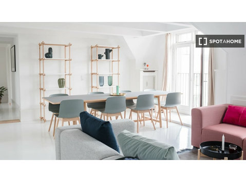 Quarto para alugar em apartamento de 5 quartos em Copenhague - Aluguel