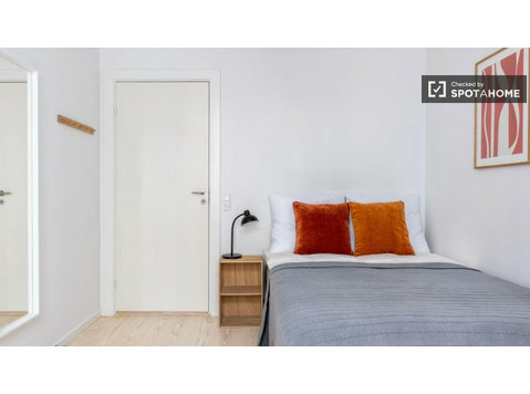Zimmer zu vermieten in einem möblierten und ausgestatteten… - Zu Vermieten
