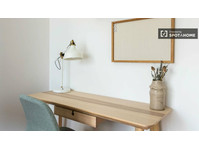 Room for rent in furnished and serviced co-living apertment - Izīrē