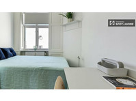 Room in furnished and serviced 6-bedroom co-living apartment - Izīrē