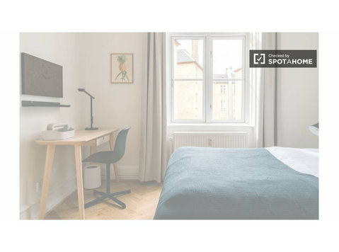 Room in furnished and serviced co-living 7 bedroom apartment - 	
Uthyres