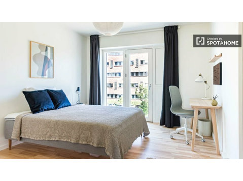 Room in furnished and serviced co-living apartment - For Rent