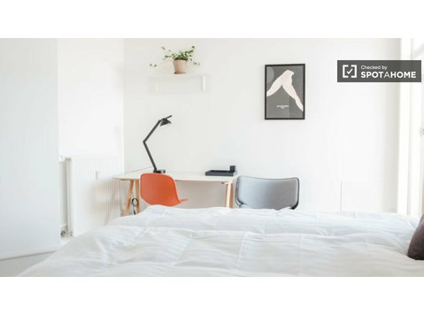 Room in furnished and serviced co-living apartment - Til leje