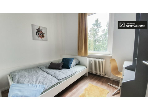 Zimmer zu vermieten in 4-Zimmer-Wohnung in Berlin - Te Huur