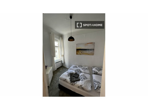 Wohnung mit 1 Schlafzimmer zur Miete in Charlottenburg,… - Byty