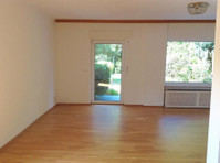 This 4 BR House with terrace, garden and garage avail. now! - בתים