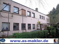 Einfamilienhaus mit Lager-Werkstatt, Büro und Garagen - Häuser