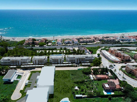 Casares Costa - Très beau résidentiel en face de la plage - Станови