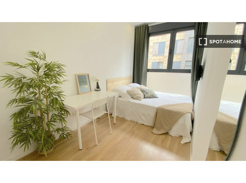 Deluxe-Zimmer im Zentrum mit Doppelbett, Klimaanlage, TV - Zu Vermieten