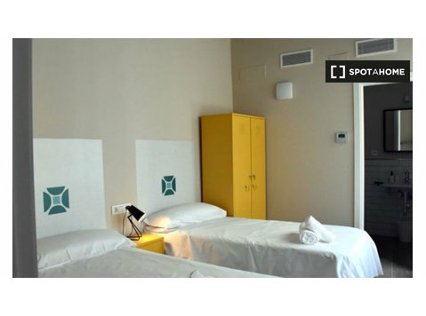 Se alquila habitación en un coliving en Sevilla - For Rent