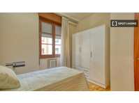 Se alquila habitación en piso de 10 habitaciones en Oviedo,… - K pronájmu