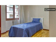 Se alquila habitación en piso de 10 habitaciones en Oviedo,… - Kiadó