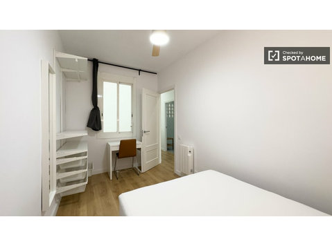 Habitación equipada en apartamento de 5 dormitorios en El… - Kiadó