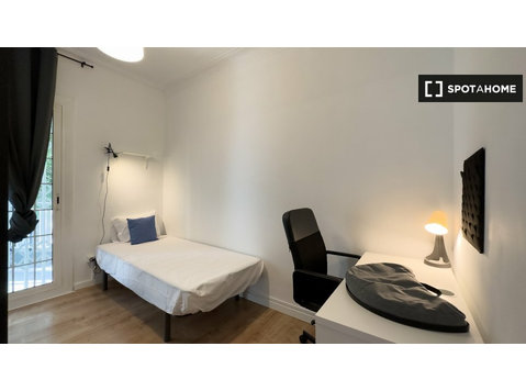Pokoje do wynajęcia w 7-pokojowym mieszkaniu w Barcelonie! - Do wynajęcia