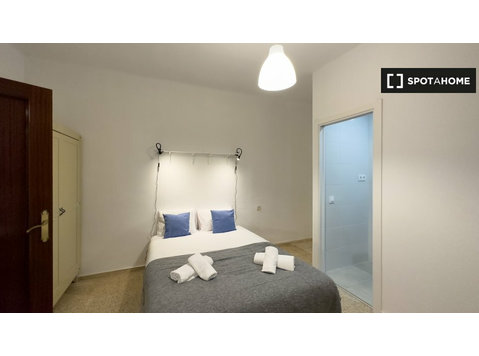 ¡Habitaciones en alquiler en un apartamento de 7… - 出租