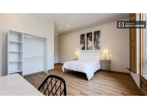 Se alquila habitación en piso de 5 habitaciones -… - Alquiler