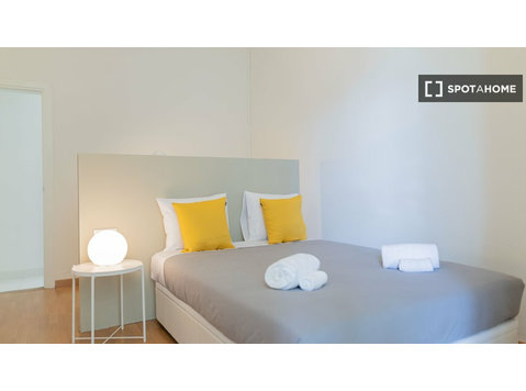 Pokój do wynajęcia w mieszkaniu z 8 sypialniami w Eixample… - Do wynajęcia