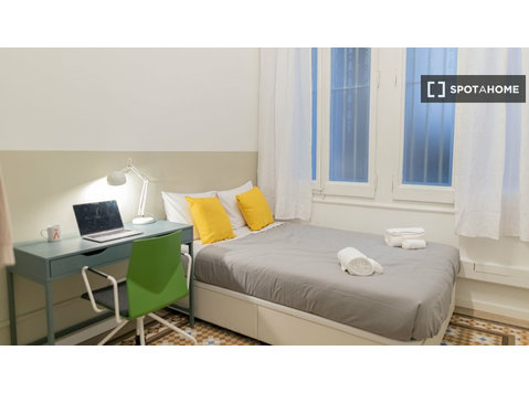 Pokój do wynajęcia w mieszkaniu z 8 sypialniami w Eixample… - Do wynajęcia