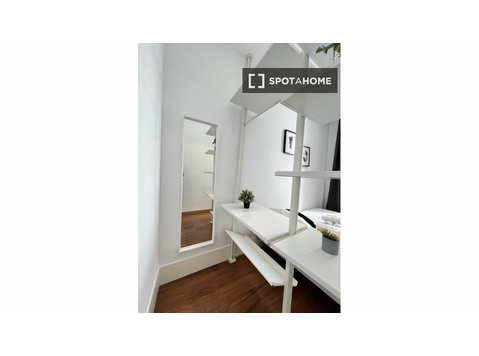 Zimmer zur Miete in 3-Zimmer-Wohnung in Centro, Madrid - Zu Vermieten