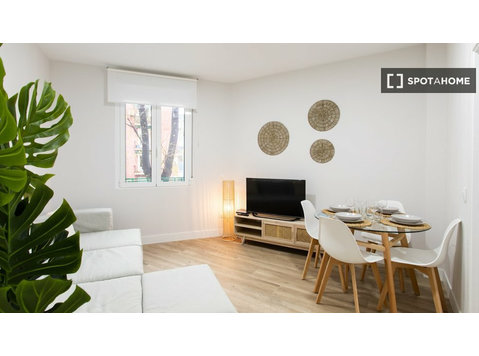 Chambre à louer dans un appartement partagé à Madrid - À louer