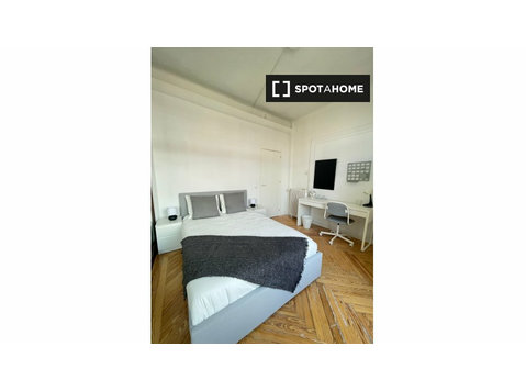Quarto para alugar em apartamento de 5 quartos em Goya,… - Aluguel