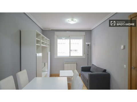 Apartamento de 1 dormitorio en alquiler en Valdeacederas,… - Lejligheder