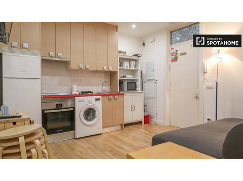 Apartamento de 2 dormitorios en Centro, Madrid - Apartments