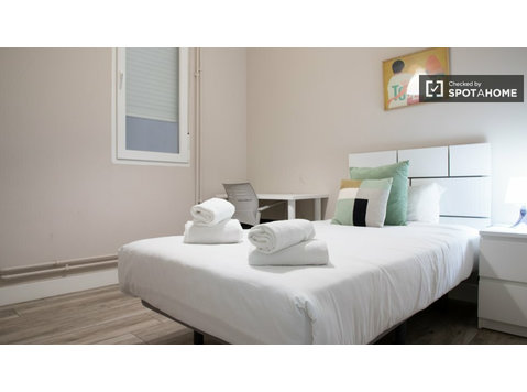 Apartamento de 4 dormitorios en alquiler en Retiro, Madrid - Апартаменти