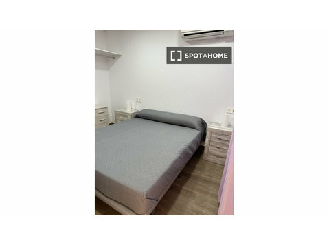 Zimmer zu vermieten in einer 4-Zimmer-Wohnung in Murcia - Zu Vermieten