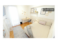 Se alquila habitación en piso de 4 habitaciones en Bilbao,… - Под Кирија