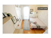 Se alquila habitación en piso de 4 habitaciones en Bilbao,… - Alquiler