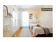 Se alquila habitación en piso de 4 habitaciones en Bilbao,… - À louer