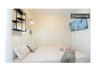 Se alquila habitación en piso de 4 habitaciones en Bilbao,… - Te Huur