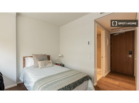 Se alquila habitación en residencia en Pamplona, Pamplona - In Affitto