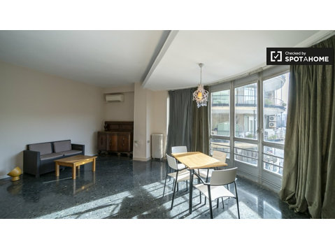 Zimmer zu vermieten in einer 5-Zimmer-Wohngemeinschaft in… - Zu Vermieten