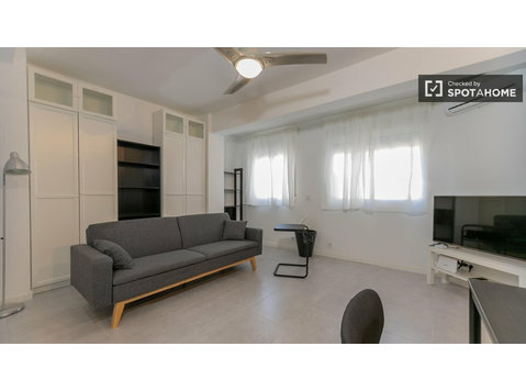 Apartamento de 2 habitaciones en Quatre Carreres, Valencia - Pisos