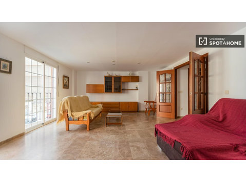 Apartamento de 3 quartos para alugar em El Cabanyal,… - Apartamentos