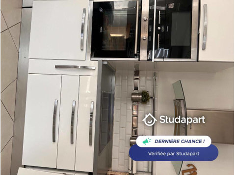 Nous vous proposons un agréable deux-pièces , situé au 225,… - À louer