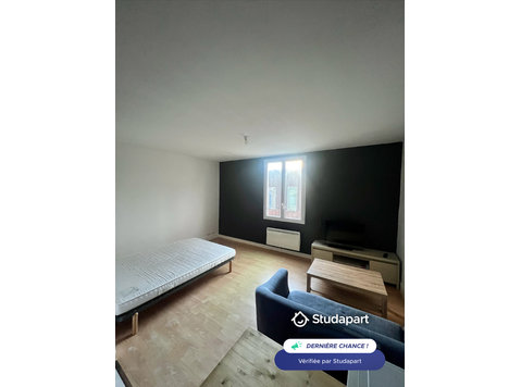 Appartement meublé situé dans l'hyper centre de Rochefort,… - For Rent
