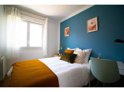 Nice 10m² bedroom to rent in Grenoble - Lejligheder