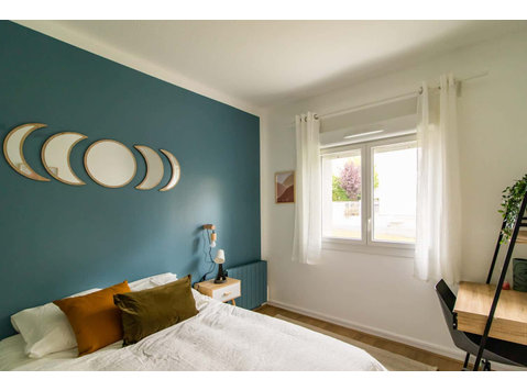 Nicely decorated 11m² bedroom in Grenoble - Asunnot