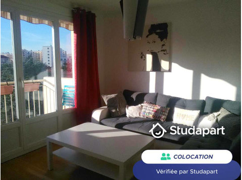 3 chambre(s) libre(s) dans une colocation de 1 chambres… - À louer