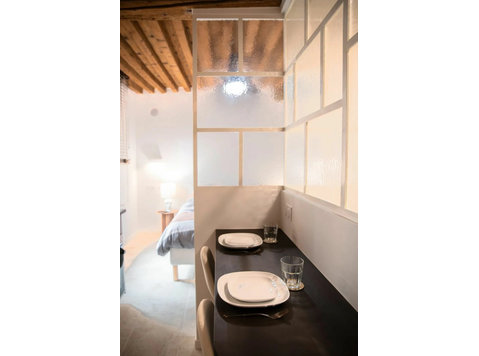 Beautiful new flat surrounded by shops, just a few minutes'… - For Rent