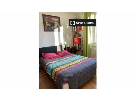 Helles Zimmer in einer Wohnung in der Nähe von Jean Macé… - Zu Vermieten