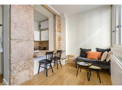 Nice and bright studio entirely renovated in the heart of… - الإيجار