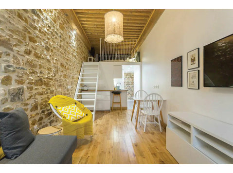 Welcome to Loft Ainay 4: Your Authentic Lyon Experience - الإيجار