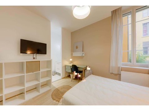 Chambre 1 - IVRY - Appartements