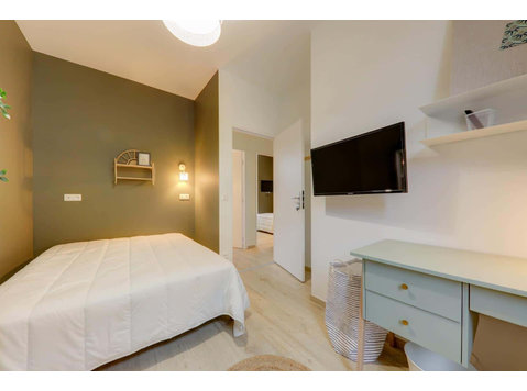 Chambre 2 - IVRY - Appartements
